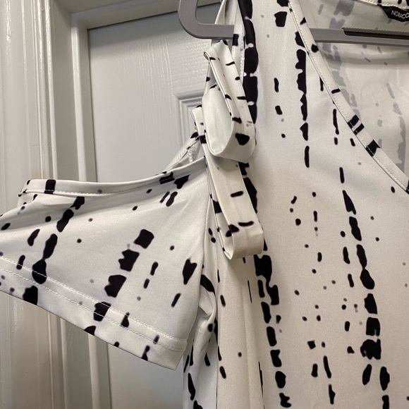 Flowy cold shoulder shirt/tunic - Picture 2 of 3